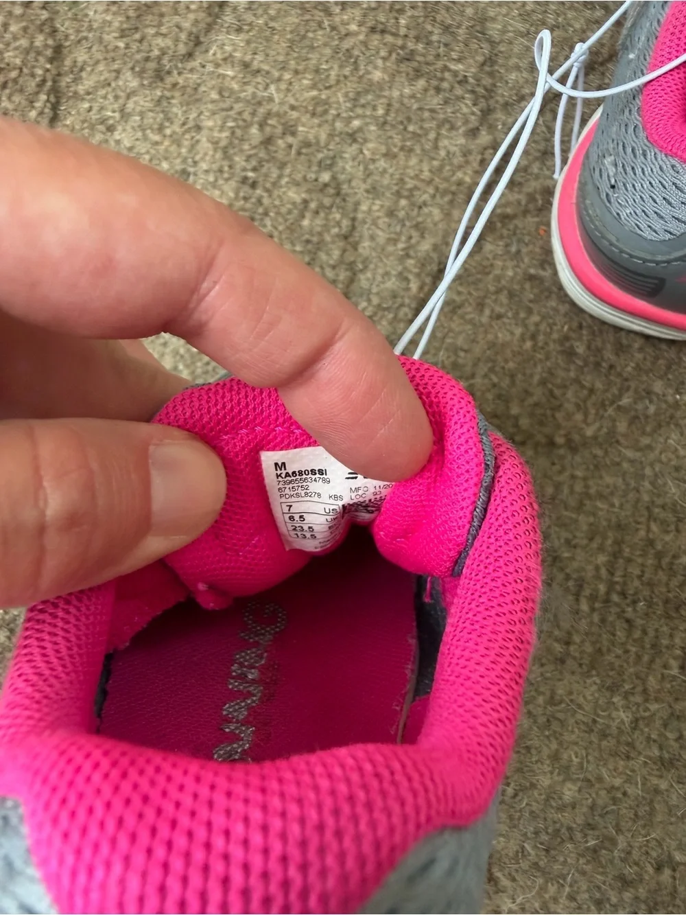 New Balance 680 Kids Sneakers, size 7
